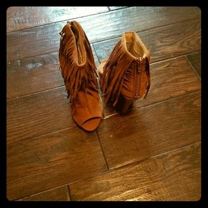 Just Fab shoe size 7 tan with tassels
